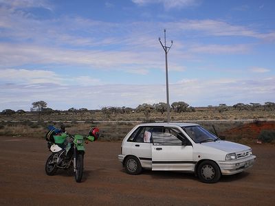 バイクと車でアリススプリングスを目指そう